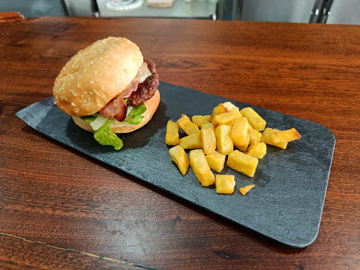 10754 bar restaurante la manduca sevillana