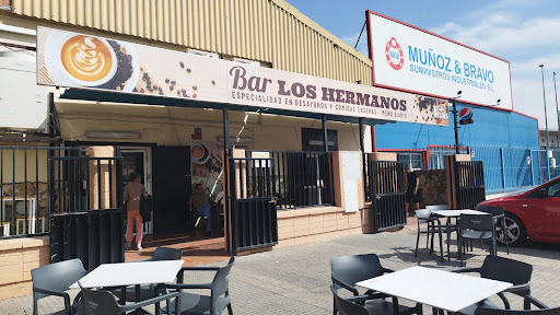 13379 cafe bar los hermanos