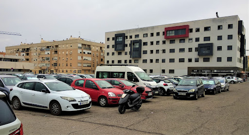 14742 calle torcuato luca de tena parking