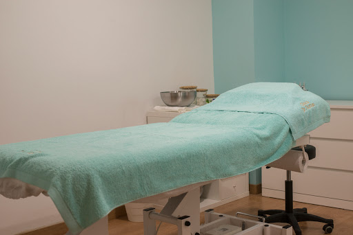17071 clinicas dr. roman clinica estetica en sevilla
