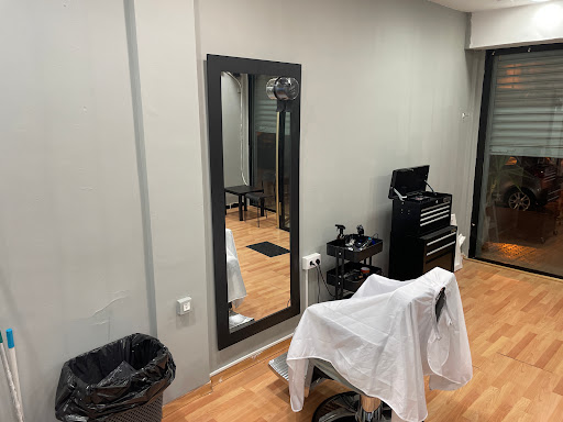 17922 diego leon barber studio