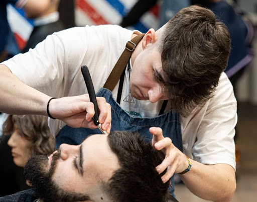 21436 fran academia y peluqueria masculina 1