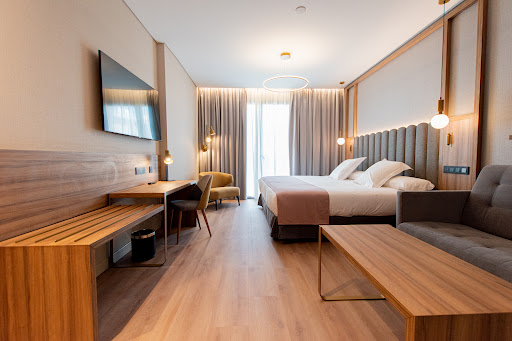 23005 hotel giralda center 1