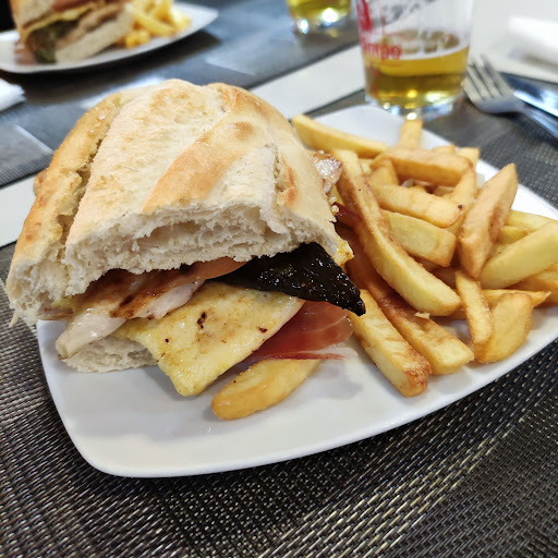 24108 johana cafeteria bar 1