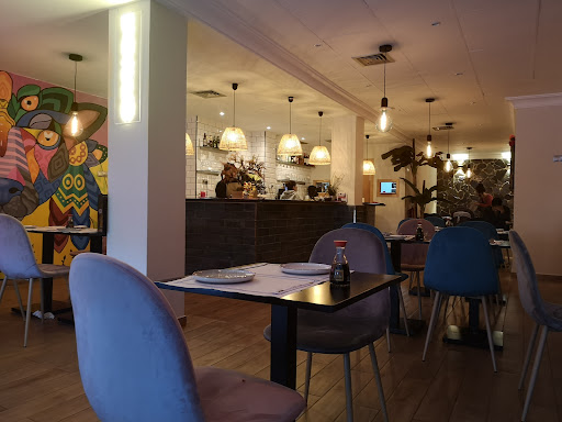 24324 kazoku cocina nikkei sevilla