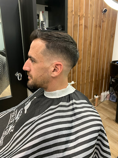 30753 peluqueria ed barber shop y estetica integral 1