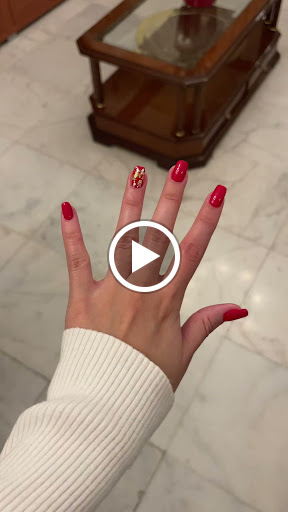 32720 queens nails 1