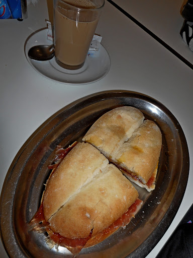 37569 taberna la yerbabuena especialidad en desayunos 1