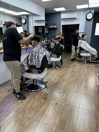 38931 the crazy barbers