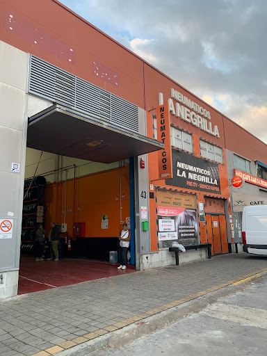 39094 tires negrilla in seville