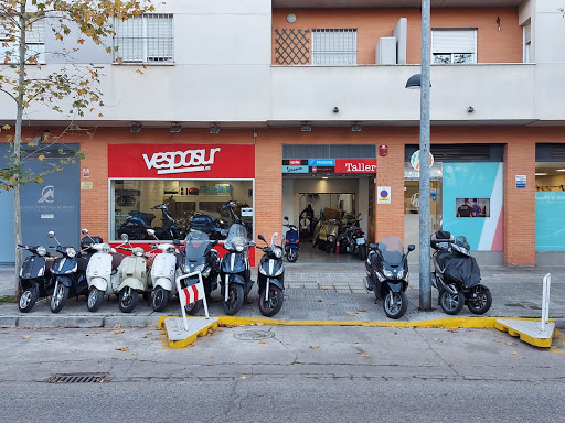 39754 vespasur vespa piaggio and aprilia in seville