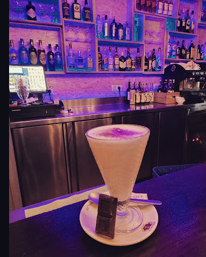 5613 2 monos bar cocteleria