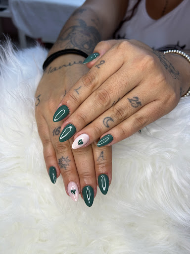 6418 alexia b nails 1