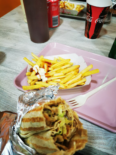 7898 autentico sabor doner kebab macarena 955 120 335 1