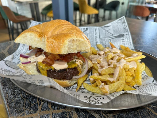 12759 burger mentidero 2