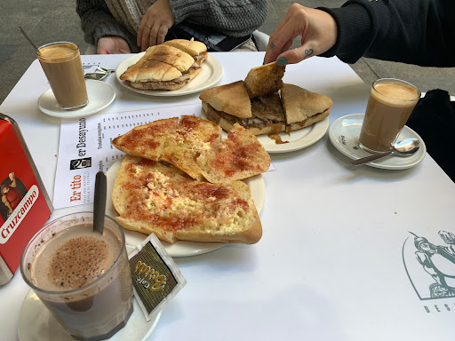 13262 cafe bar er tito