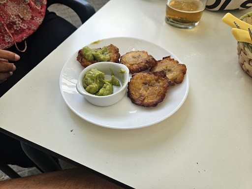 13335 cafe bar la placita 1