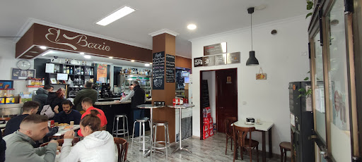 13720 cafe bar el barrio