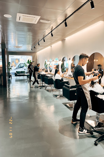 16834 claroscuro hair salon 1