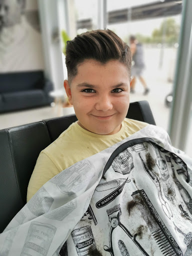 17737 daniel peluqueros sevilla