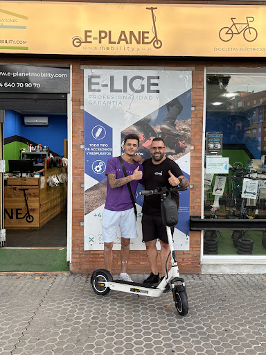 18372 e planet mobility tienda y taller de patinetes electricos en sevilla