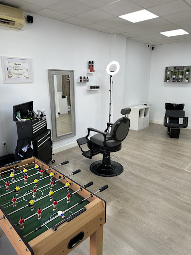 19387 elegant cruz barber 2