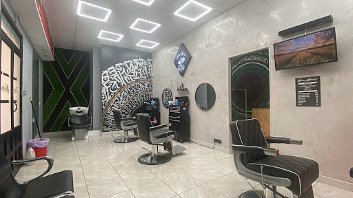 21387 fonsi barber 2