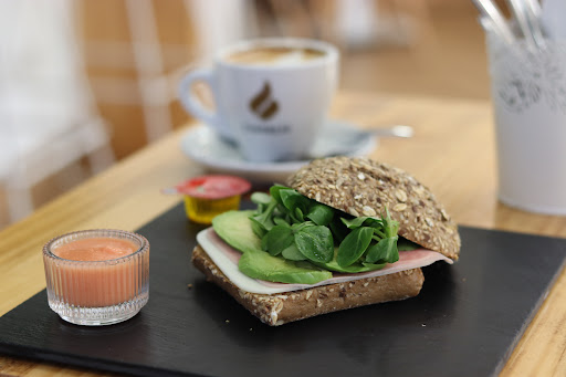 22501 heladeria cafeteria los valencianos triana 1