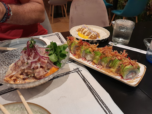 24321 kazoku cocina nikkei sevilla