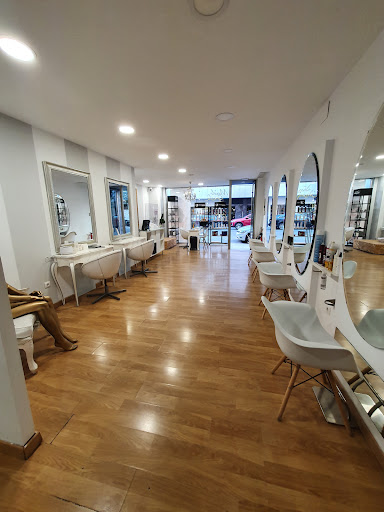 26847 luxury barber by manolo gonzalez 1