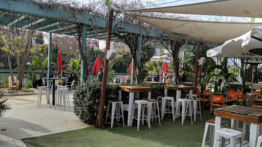 27038 manhattan river bar cocktails sevilla 2