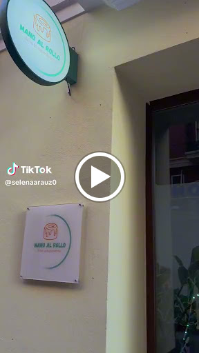 27055 mano al rollo 8211 pasteles y rollos de canela 1