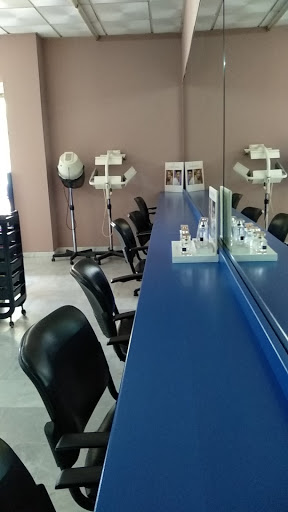 27108 manus peluqueria estetica maquillaje 1