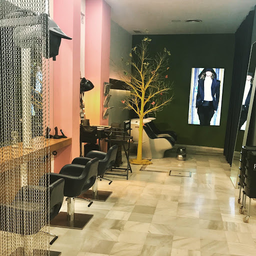 27158 manuluna royal hairdresser 2