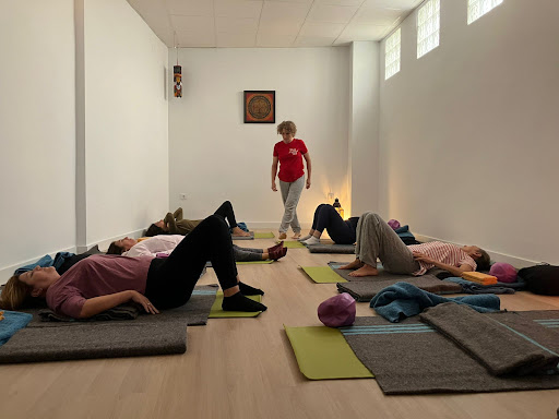 27489 masaje y yoga en sevilla 8211 enon