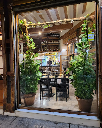 33176 restaurante alcazar andalusi tapas