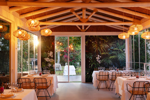 35906 santaclarita restaurant garden 2