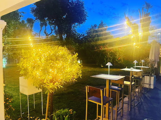 35909 santaclarita restaurant garden 2