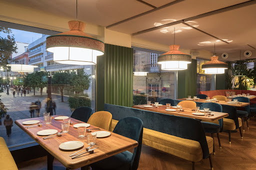36083 seis tapas bar