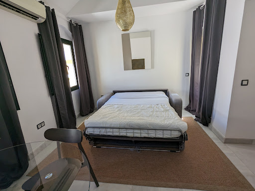 36900 suites plaza de los refinadores maestranza