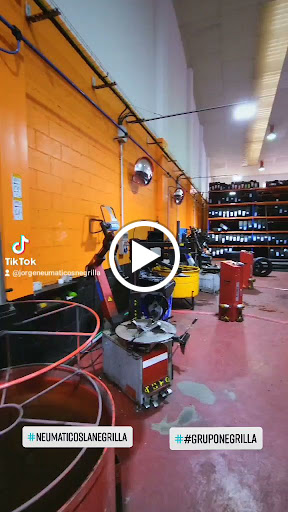 39096 tires negrilla in seville 1