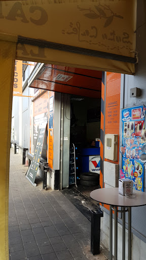 39096 tires negrilla in seville 2