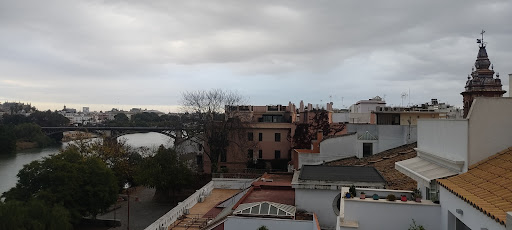 39367 trianabridgeviews. atico con vistas al puente de triana