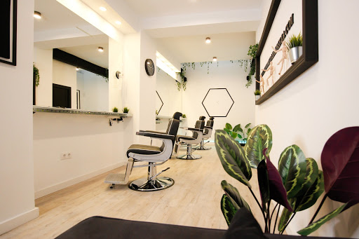 6863 andromeda barbershop barber 2